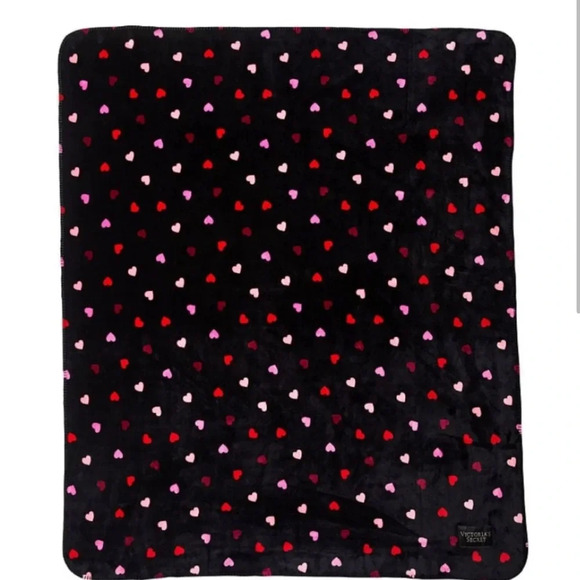 VICTORIA’S Secret Sherpa Heart Blanket - Picture 3 of 3
